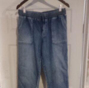 Woman's Elastic Waste Maurices size 6 denim jeans the inseam is 28"‎